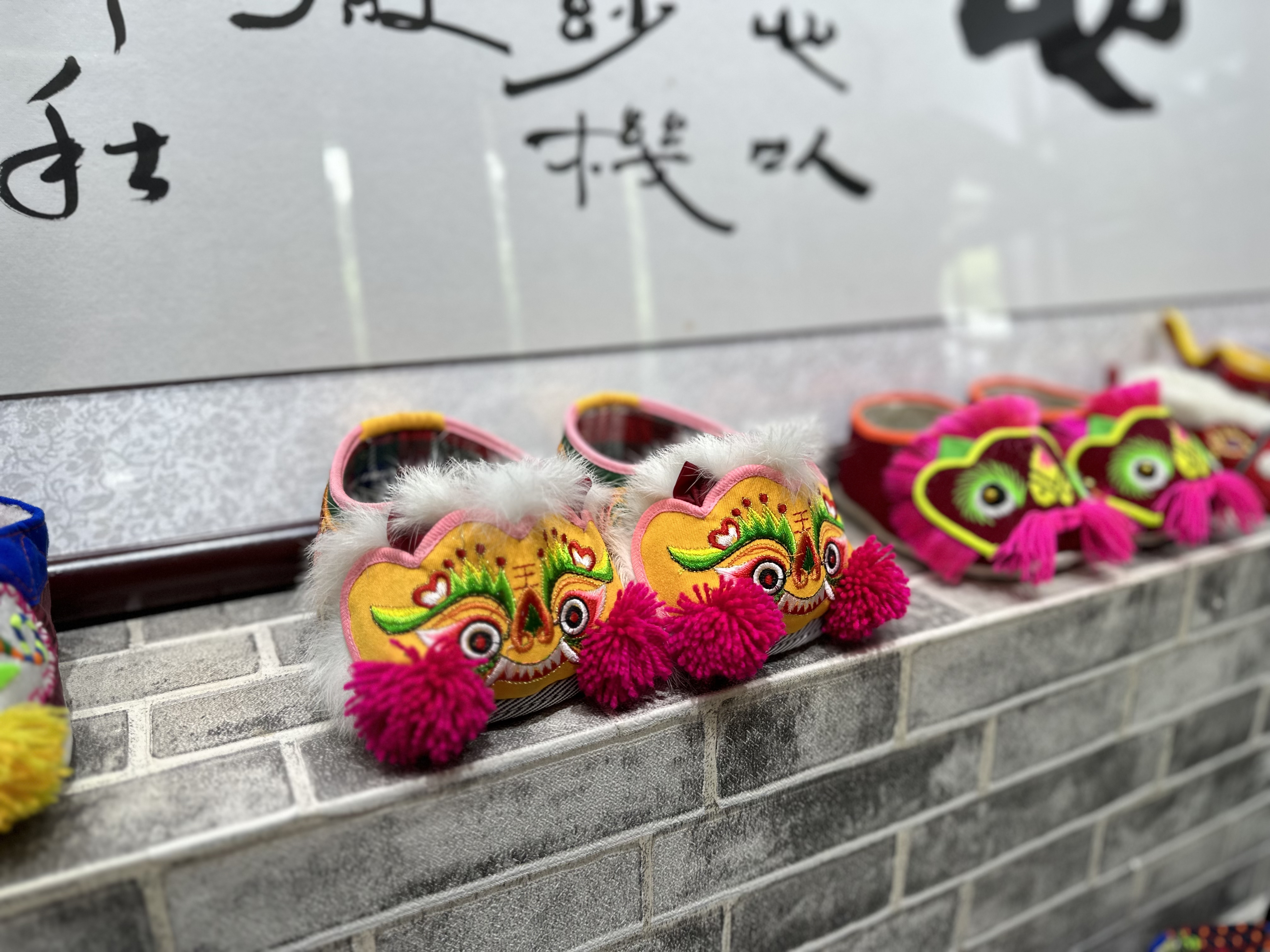 河北望都：傳統手藝新“傳承”_fororder_虎頭鞋。馮卿攝