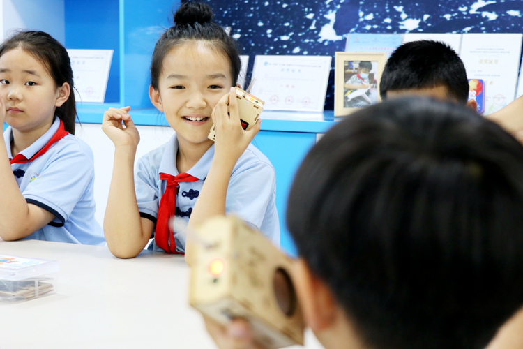 河北省“科学探究点亮校园”公益行动在沧州举办_fororder_图片 2