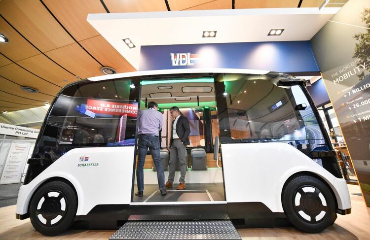 共话中国经济新机遇｜中国新能源产业发展为全球应对气候变化作出巨大贡献——访德国大众汽车集团前首席执行官赫伯特·迪斯