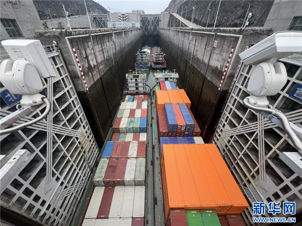 三峡船闸安全运行21周年 过闸货运量近21亿吨_fororder_微信图片_20240620091811
