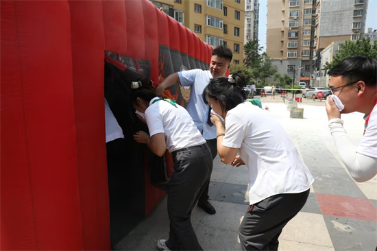 沈阳大东区开展“人人讲安全、个个会应急——畅通生命通道”主题活动_fororder_常大东演练2