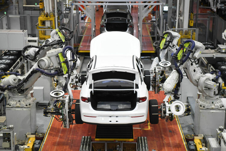 共话中国经济新机遇｜中国新能源产业发展为全球应对气候变化作出巨大贡献——访德国大众汽车集团前首席执行官赫伯特·迪斯