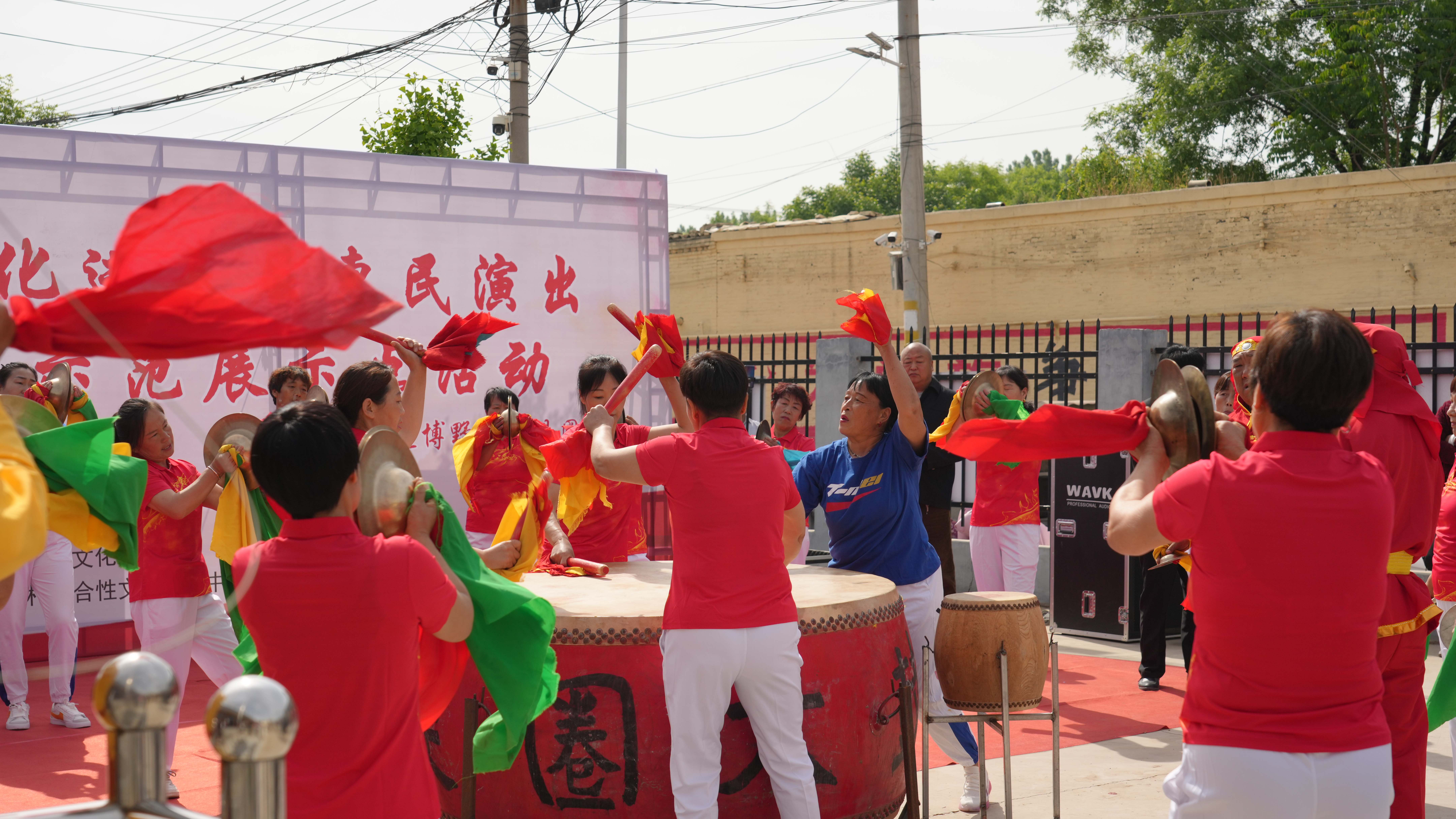 保定博野：“四季村晚”演起來 農民群眾樂開懷_fororder_1.JPG