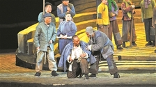 陝西方言新劇「面皮」が北京に進出し、「七つの銃」を上演した小院団が大芝居をして国家大劇場に突入した
