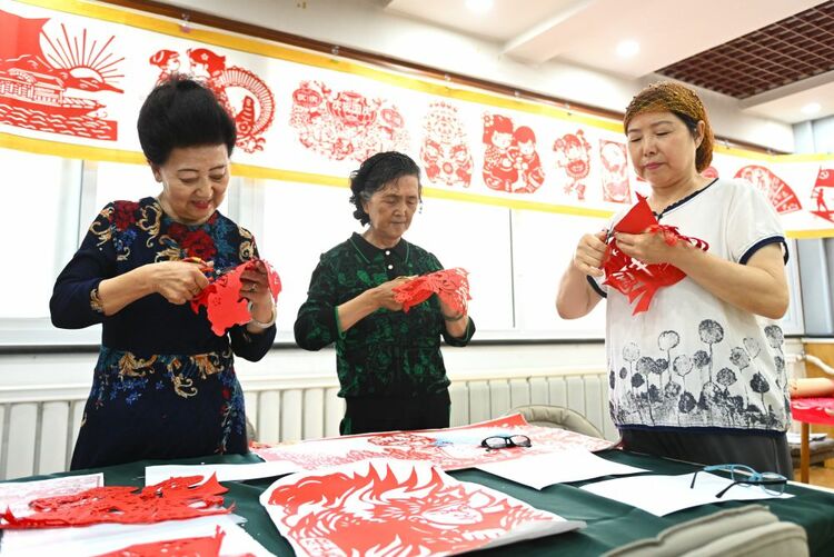 新聞多一點 | 民族團結一家親的和諧社區