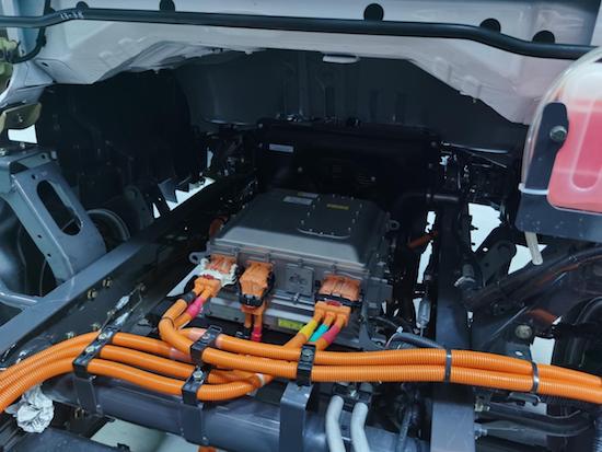 高效续航长 轻量盈利 乘龙L2V电动轻卡开启赚钱新城配_fororder_image002