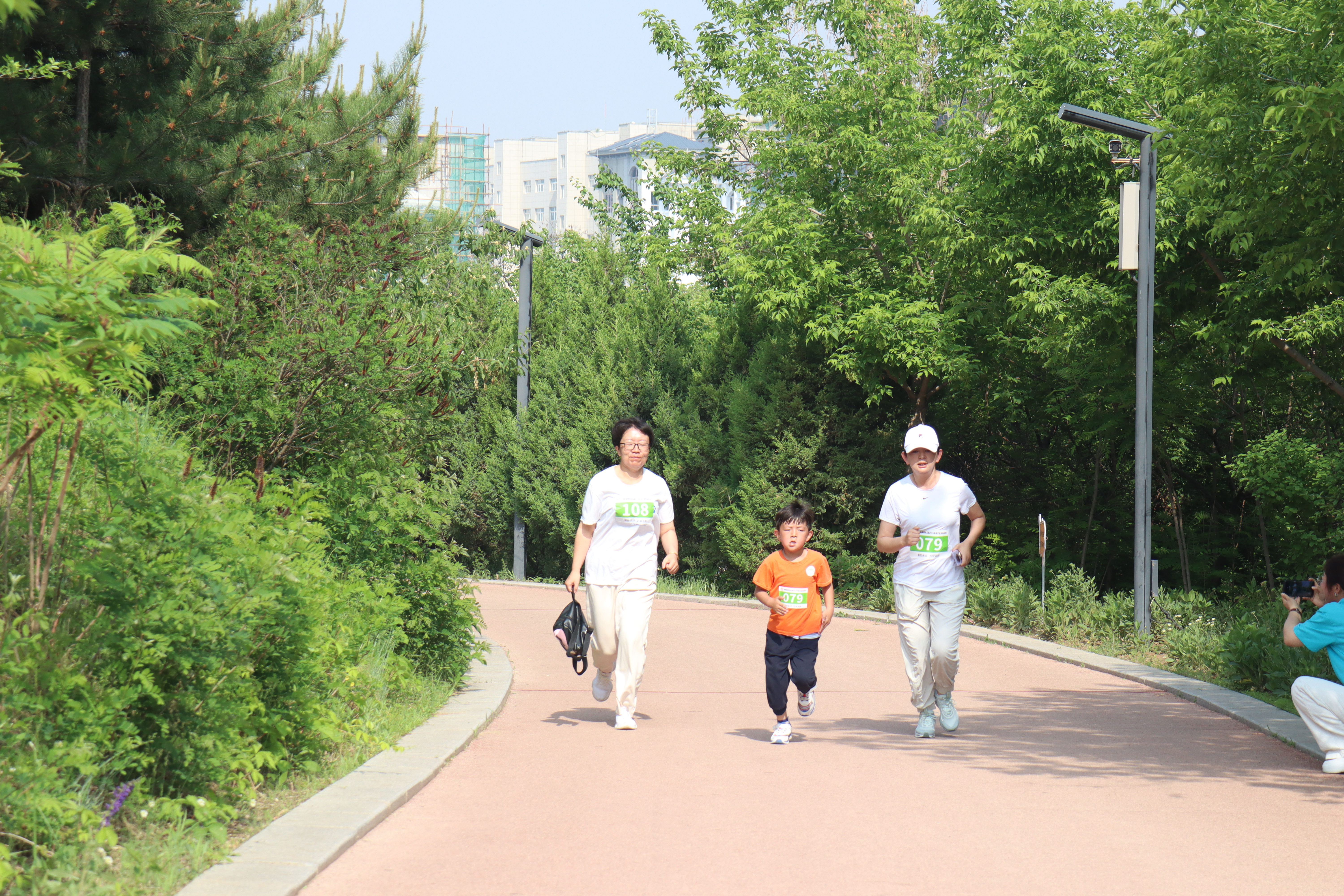 Hebei Yiyuan hosts a parent -child mini marathon to ignite the enthusiasm of sports