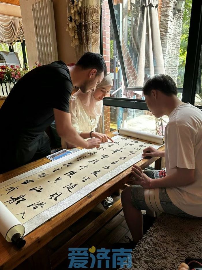 “泉城墨韻”濟南書法藝術展在烏茲別克斯坦撒馬爾罕舉行