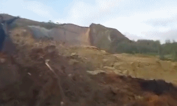 巴布亚新几内亚一村庄遭遇山体滑坡 居民称约100人死亡