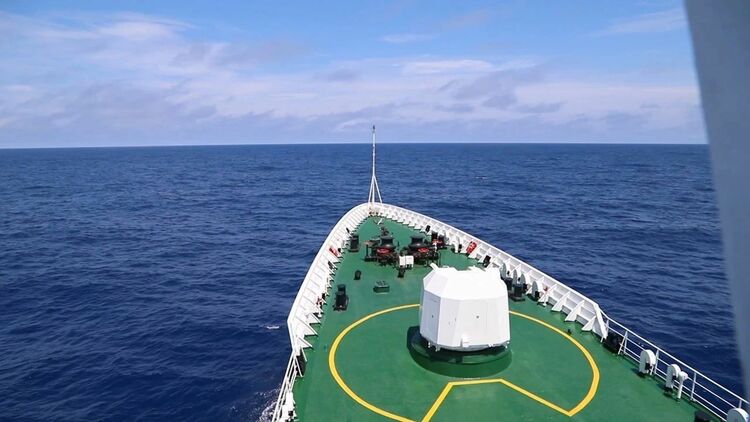 海警2304舰艇编队位台岛以东海域开展综合执法演练