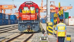 亞蓉歐“空鐵聯運”國際班列在四川成都首發