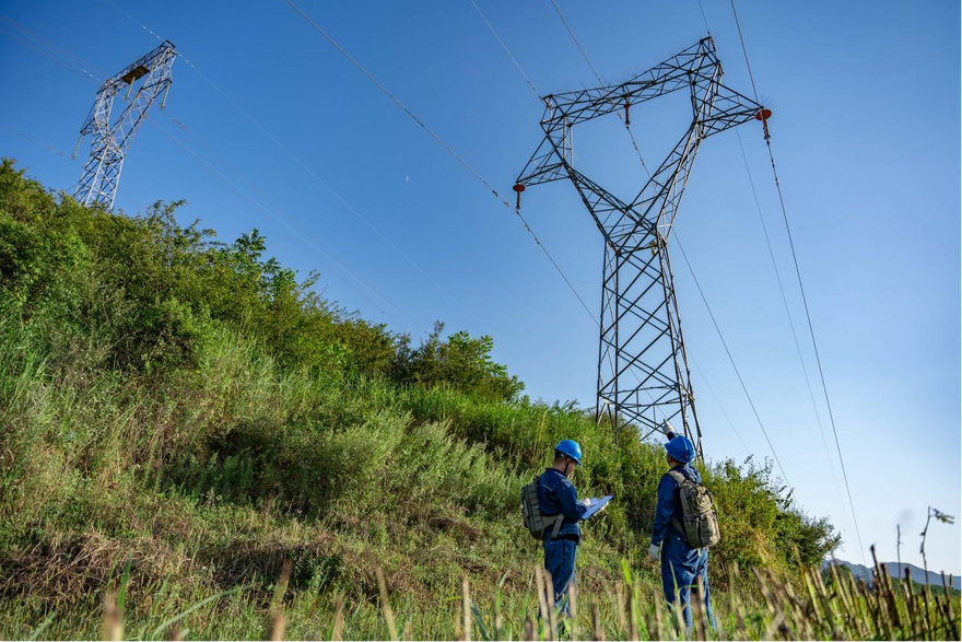 Photos | State Grid Shaanxi Electric Power Bolsters Spring Inspections on Grid for a Reliable Supply During Summer_fororder_圖片2