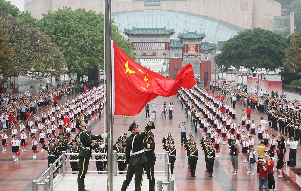 【焦点图】重庆人民广场举行升国旗仪式