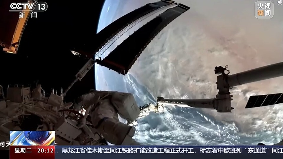 历时约8.5小时！神十八乘组刷新中国航天员单次出舱活动时间纪录