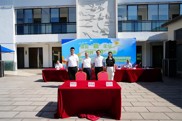 西华师范大学留学生走进田间地头 感受“乡土中国”_fororder_未标题-4