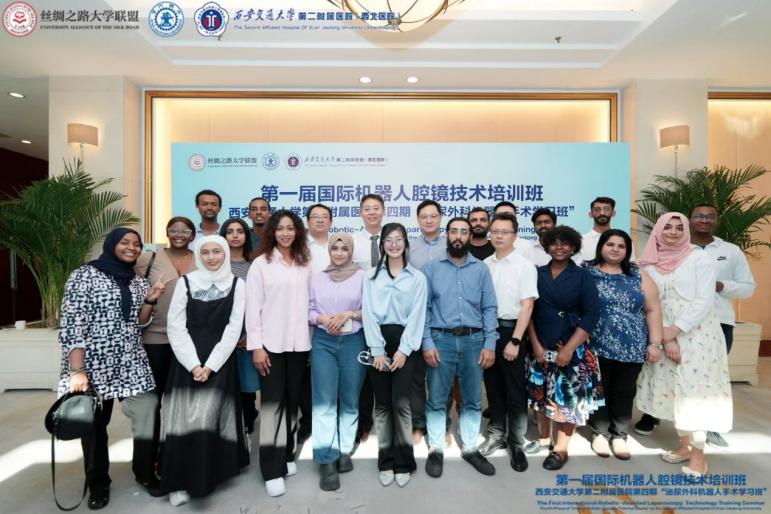 The First International Robotic-Assisted Laparoscopy Technology Training Seminar Successfully Held in Xi'an_fororder_2