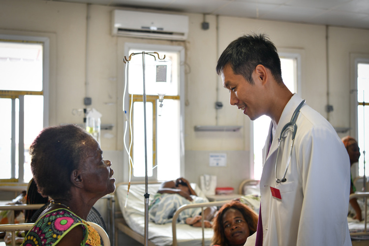 资讯有故事丨中国医疗队：为赤道几内亚患者带来健康和希望