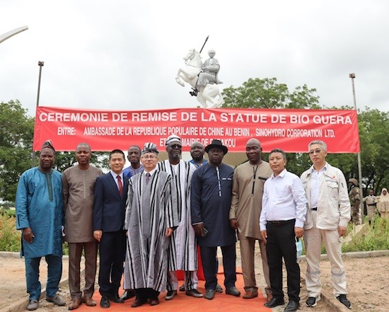 High-Quality Collaboration in B&R Initiative: POWERCHINA Empowers Benin_fororder_捐献雕像