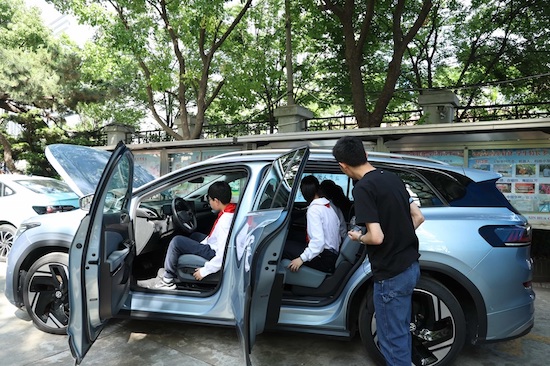 探索汽車奧秘 收穫科學夢想 上汽大眾科技節走進校園_fororder_image017