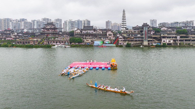 重庆市第七届运动会圣火采集仪式举行