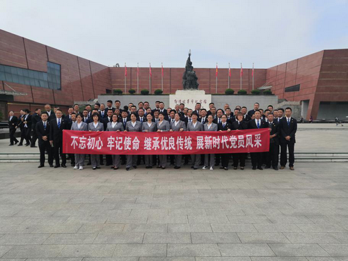 【河南】信陽鐵路乘務中心黨員幹部赴鄂豫皖革命紀念館參觀學習