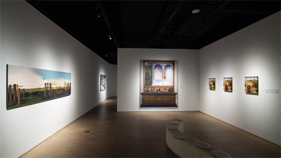 西班牙艺术家何塞·曼努埃尔·巴莱斯特携展登陆中国 分享世界名画中“隐藏的空间”_fororder_展厅现场.JPG