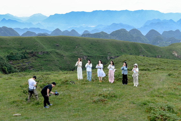 在阿西里西遇见“草原牧歌” 打卡贵州版“阿勒泰”