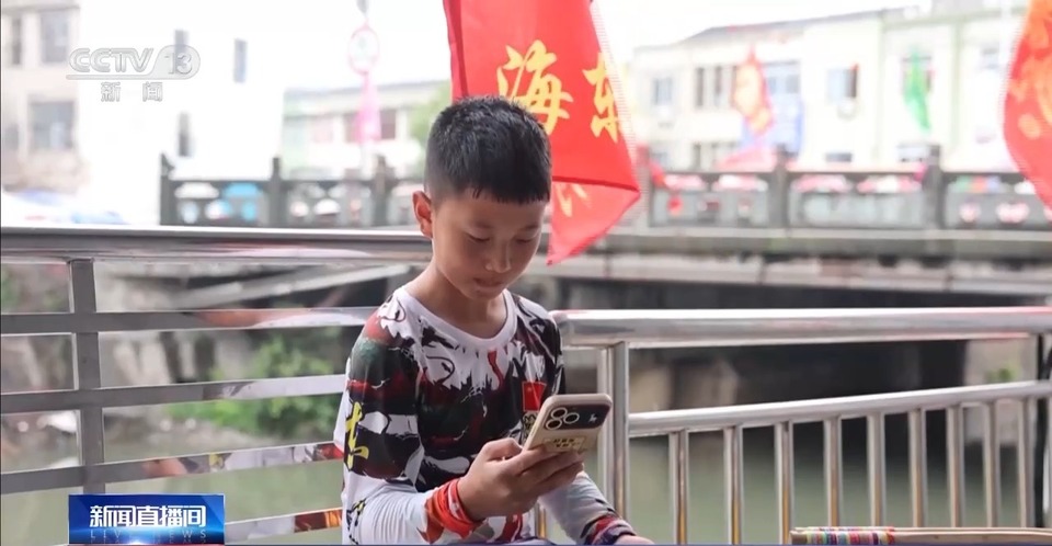 龙舟漂移 快出虚影！这些地方的龙舟赛氛围拉满了