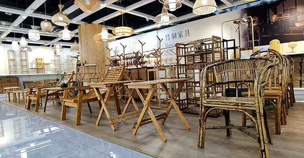 访长江首城 看宜路精彩｜宜宾兴文：“以竹代塑”引领民营经济发展 开启绿色变革新篇章_fororder_兴文创新竹日用品交易中心一隅-摄影-高学兵