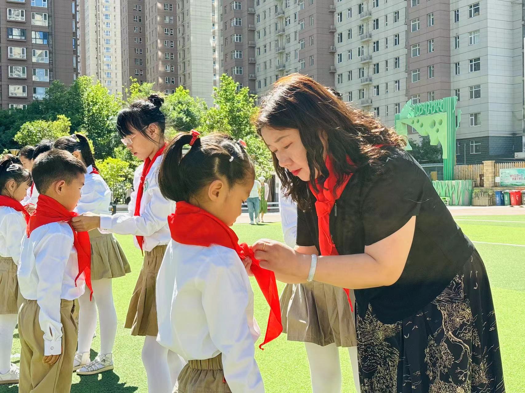 石家庄市育新实验小学举行少先队新队员入队仪式_fororder_微信图片_20240531141030