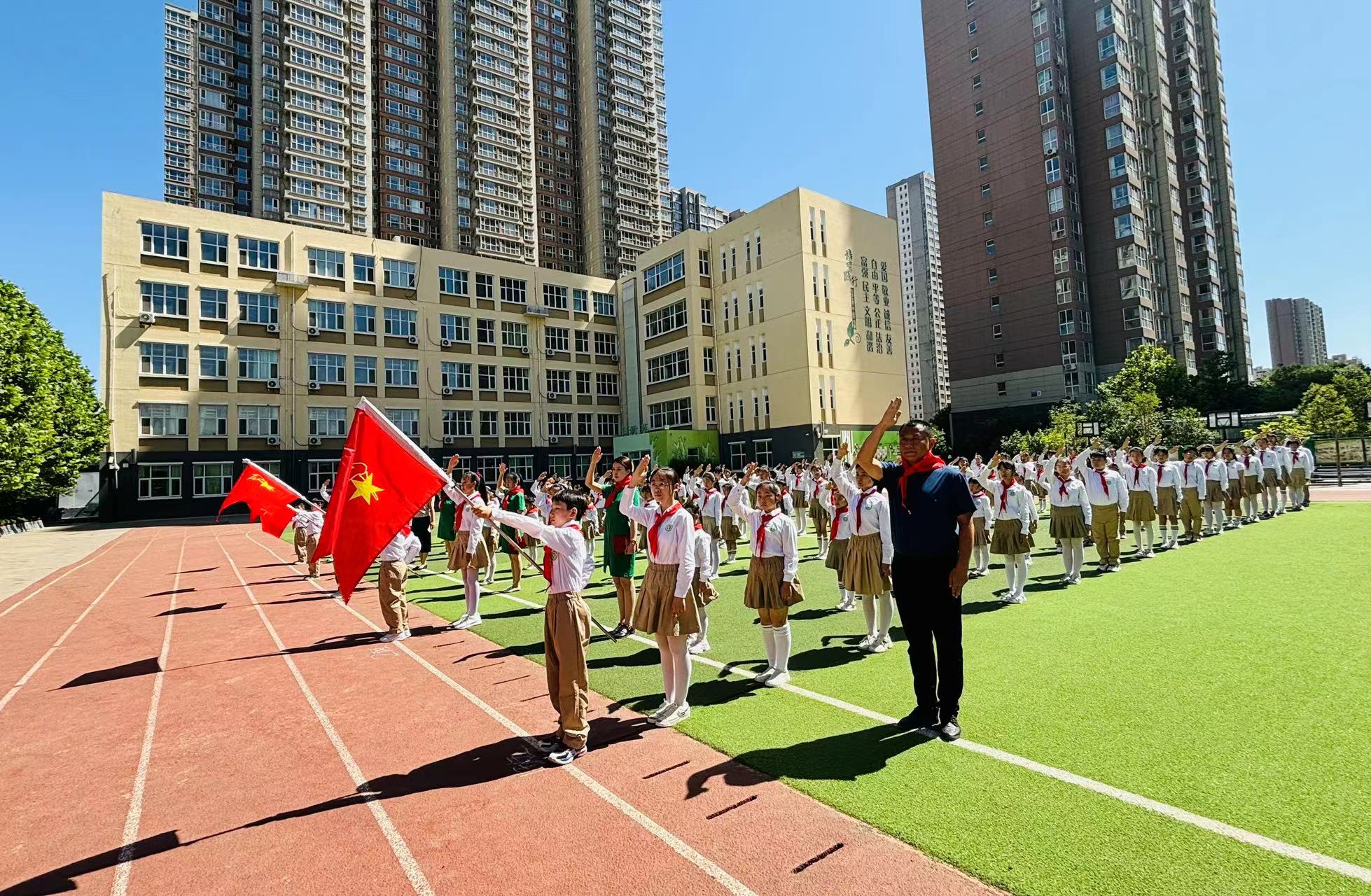 石家庄市育新实验小学举行少先队新队员入队仪式_fororder_微信图片_20240531141044