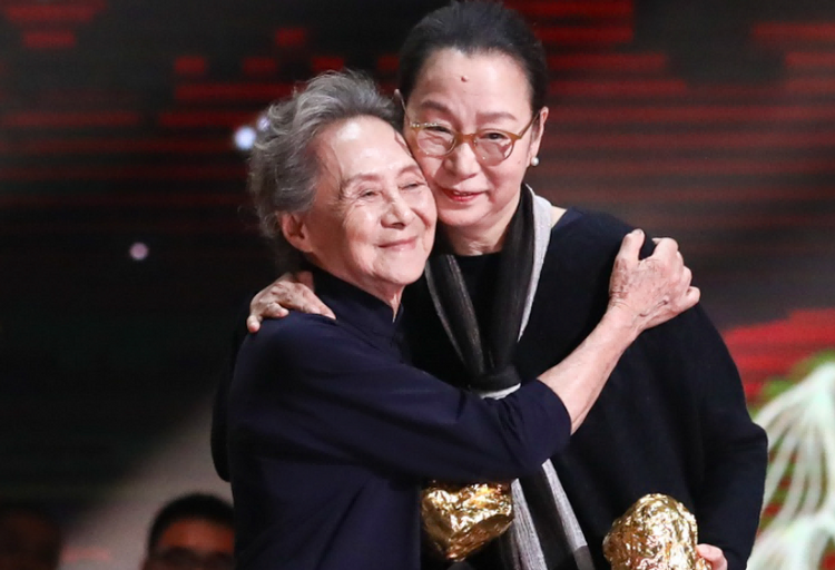 《2024中国电影导演之夜》在烟台举行 现场揭晓十项年度荣誉名单_fororder_图片7