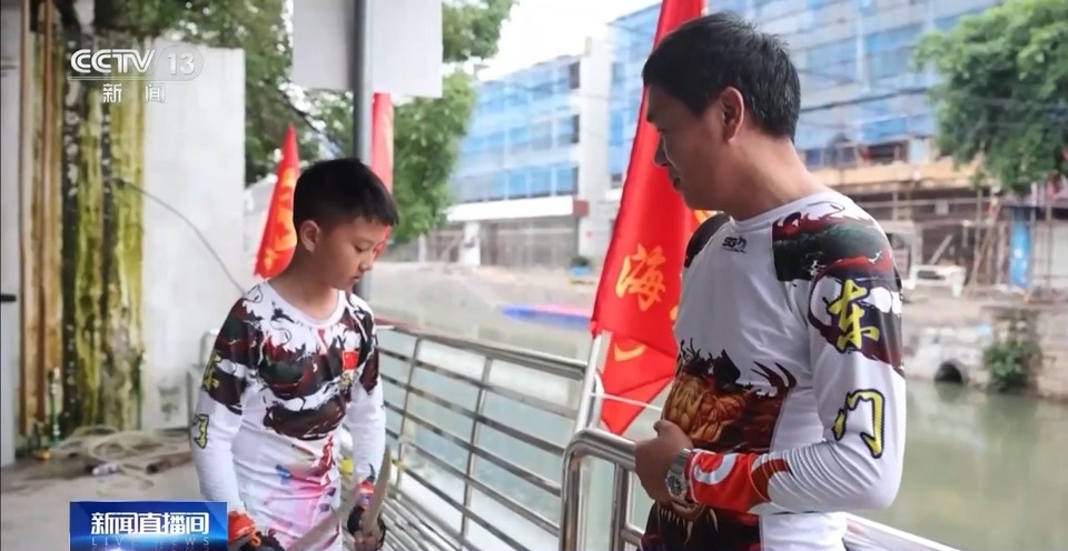 龙舟漂移 快出虚影！这些地方的龙舟赛氛围拉满了