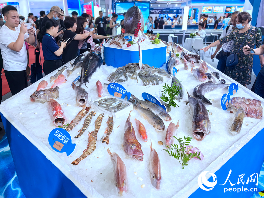 福州国际渔博会：海鲜“聚会”  金鱼“比美”
