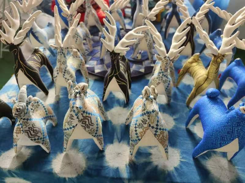 挖掘民族元素，擦亮非遗招牌！平塘特色旅游商品以创意闯市场