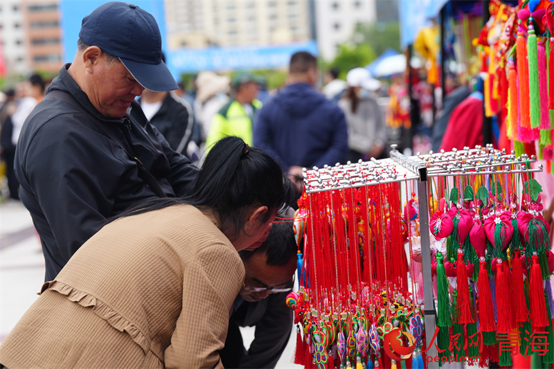 青海香包：传统手工艺品焕新彩