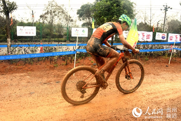 2019“多彩贵州”自行车联赛总决赛在玉屏县举行