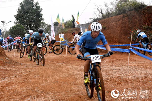 2019“多彩贵州”自行车联赛总决赛在玉屏县举行