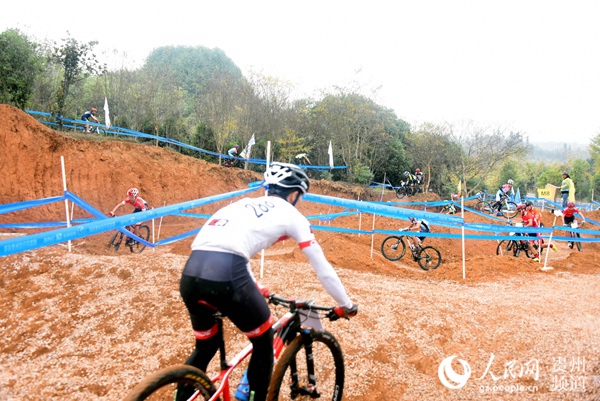 2019“多彩贵州”自行车联赛总决赛在玉屏县举行