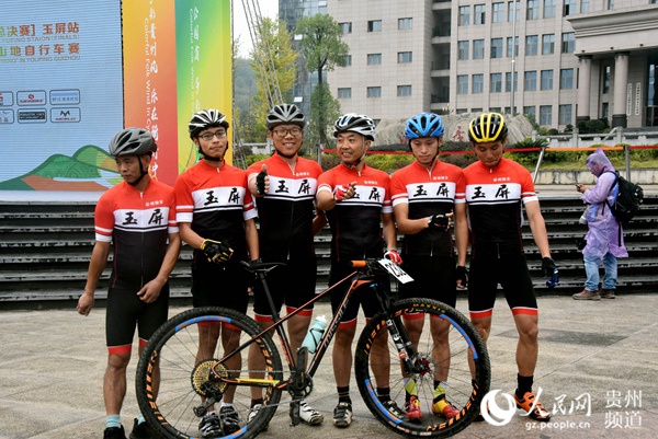 2019“多彩贵州”自行车联赛总决赛在玉屏县举行