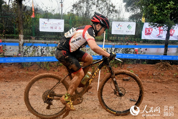 2019“多彩贵州”自行车联赛总决赛在玉屏县举行