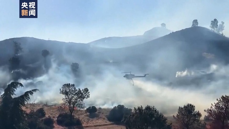 美国加州中部野火持续 数千居民撤离