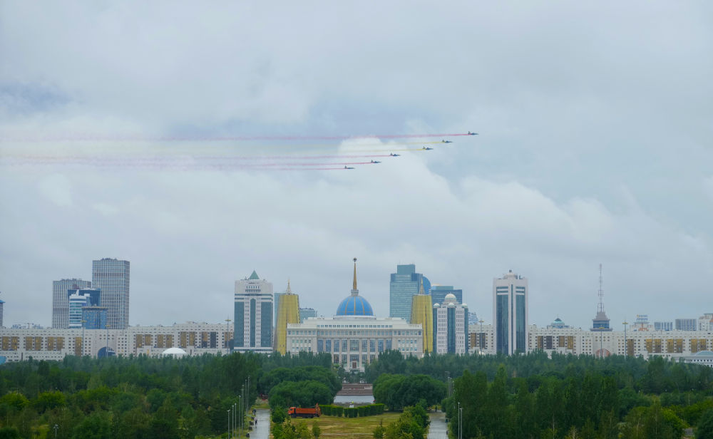 圖片快訊丨習近平出席哈薩克斯坦總統托卡耶夫舉行的歡迎儀式