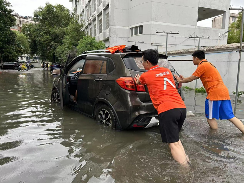 闻“汛”而动 江西金融监管局系统迅速应对暴雨洪涝灾害_fororder_图片1