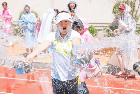 草场少年 戏水童年——石家庄市草场街小学教育集团首届校园水枪节