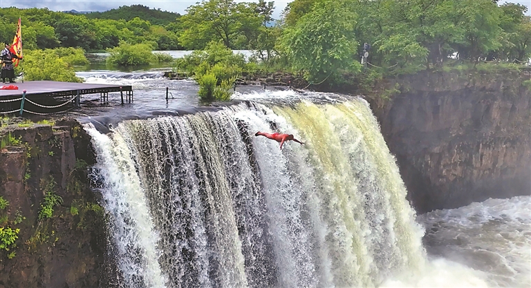 醉龙江｜壮观！镜泊湖三面飞瀑