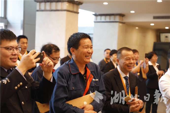 湖北省表彰499名省劳模和先进工作者