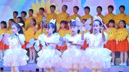 深圳南山荔湾小学举行庆“六一”艺术展演暨一年级入队仪式