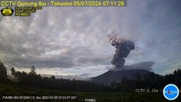 印尼伊布火山喷发 火山灰柱达3000米_fororder_69bb422315964ba986c5e1bdb78d24a7