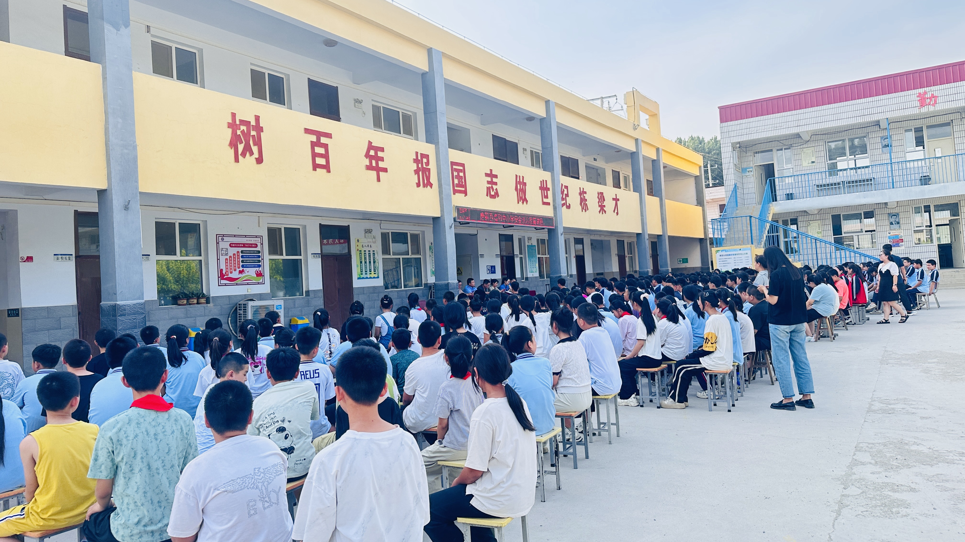 河北唐县：法治进校园 学法护成长